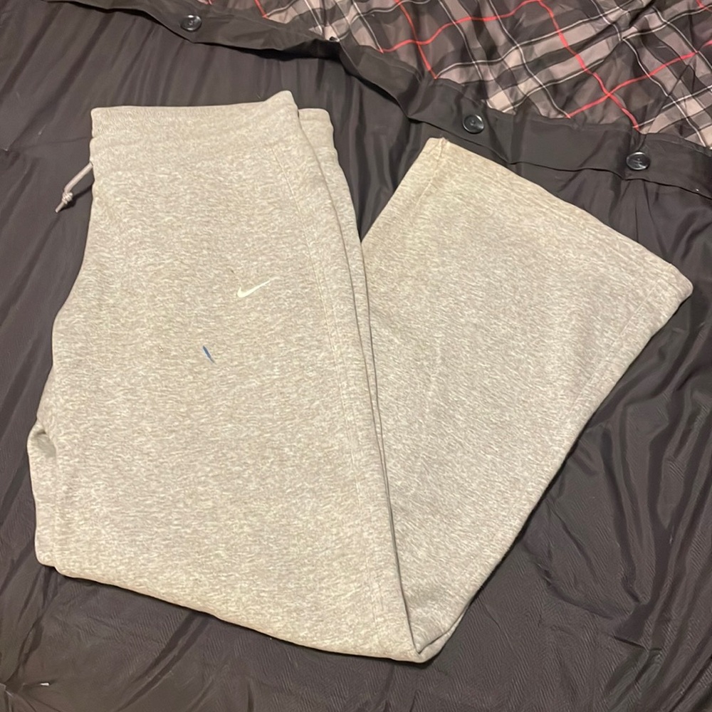 Grey women’s Nike sweatpants